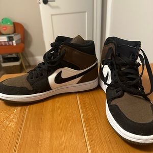 Nike air jordan 1 mid SE